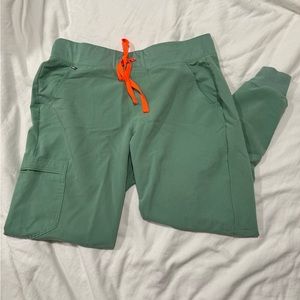 Figs Zamora Jogger scrubs size Medium Petite